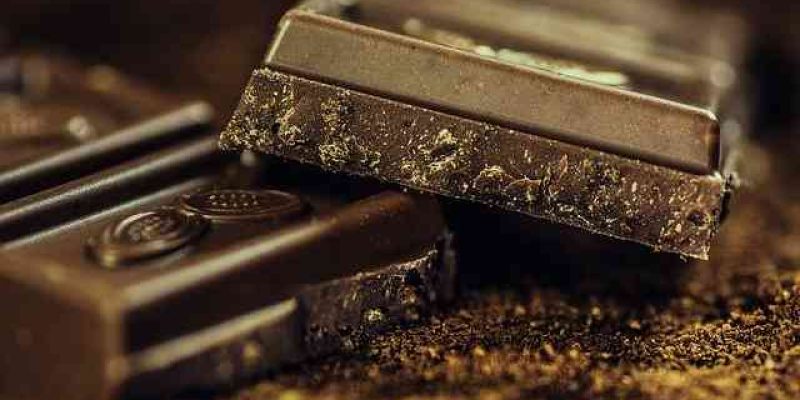 cioccolato fondente benefici e controindicazioni
